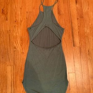 Super cute green dress! Open back✨